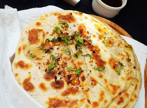 A picture of Amritsari stuffed kulcha.