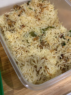 A picture of One pot rice cooker chicken biryani.