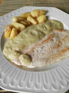 Una foto de Filete de pechuga de pavo a la plancha con salsa de manzana