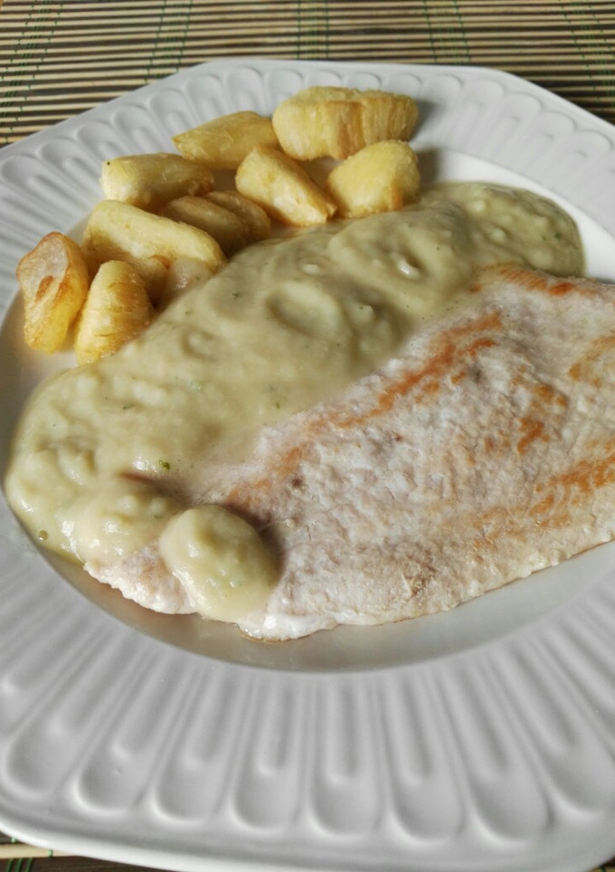 Una foto de Filete de pechuga de pavo a la plancha con salsa de manzana