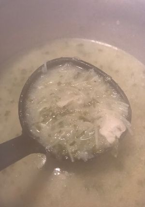 Une photo de Soupe blanche au vermicelle شربة بيضة جزائرية