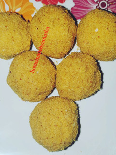 A picture of Cornflakes and Nuts Ladoo.