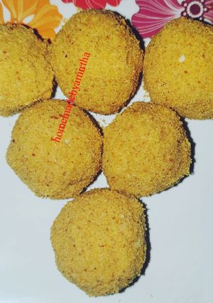 A picture of Cornflakes and Nuts Ladoo.