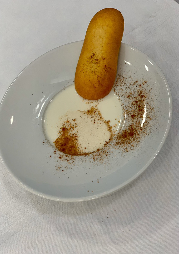 Una foto de Sopa de almendra navideña