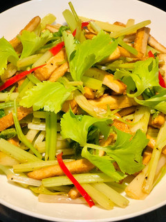 芹菜炒豆乾 的食譜成品照片