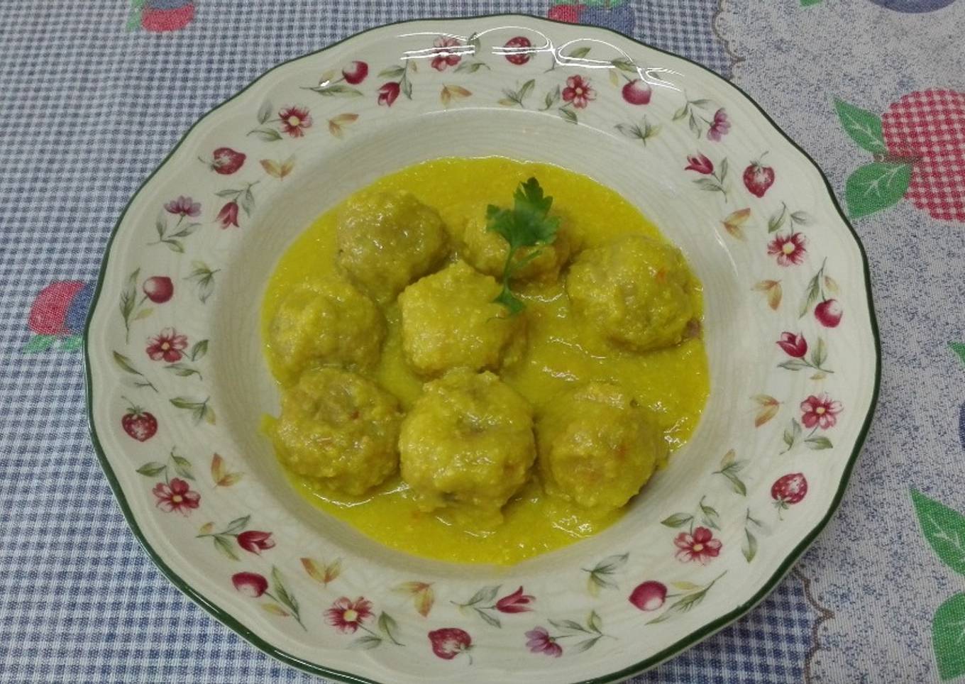 Albóndigas de ternera y verduras en salsa de almendras. Thermomix