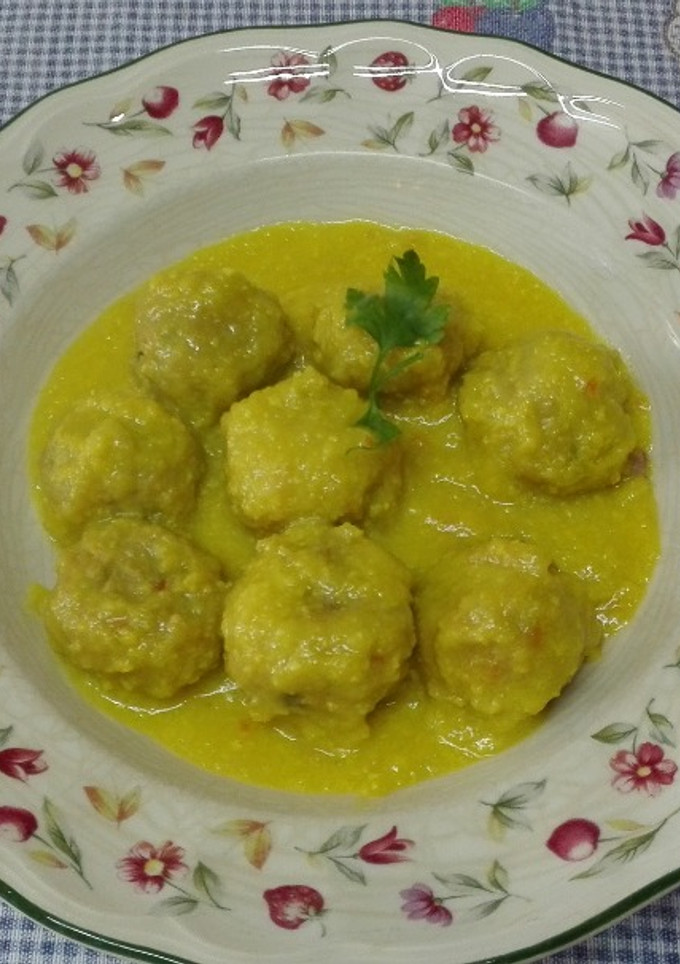 Una foto de Albóndigas de ternera y verduras en salsa de almendras. Thermomix