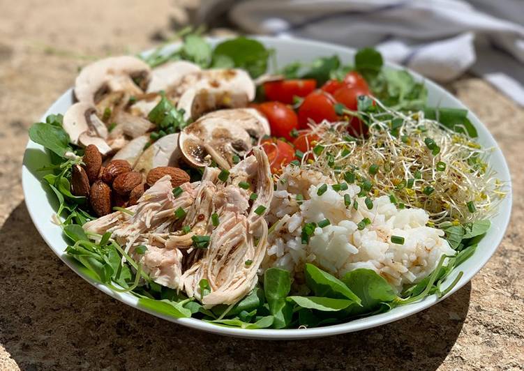 Ensalada primaveral de berros y pollo al natural