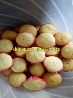 A picture of Yummy cup cakes.