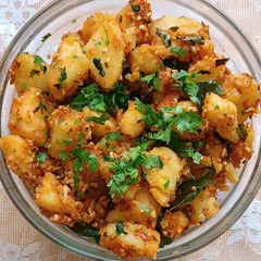 A picture of Farali Dry Potato With Peanuts.