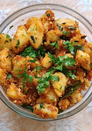 A picture of Farali Dry Potato With Peanuts.