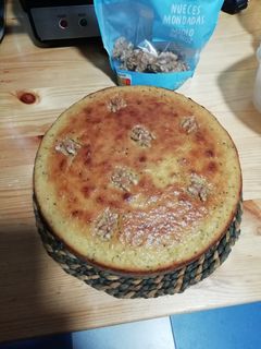 Una foto de Bizcocho de kiwi y nueces