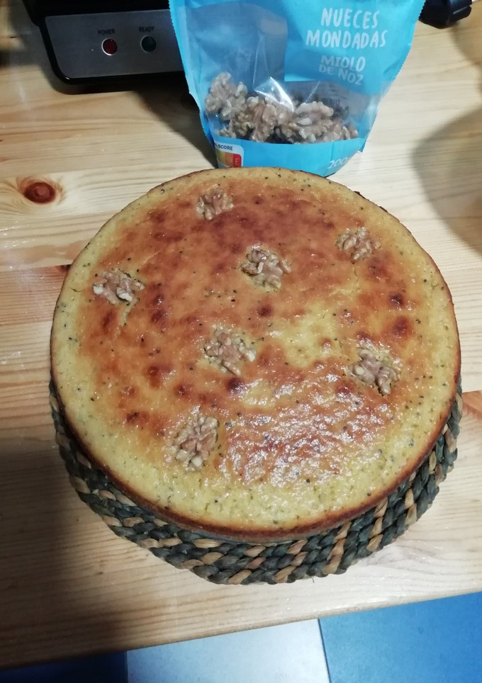 Una foto de Bizcocho de kiwi y nueces