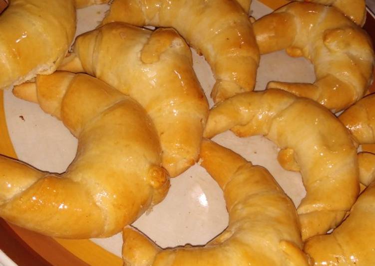 ¡Medialunas bien caseras y calentitas! 🥐🥐