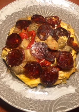 Foto principal de Tortilla abierta de verdura asada y chorizo de Salamanca