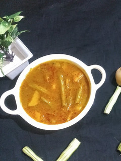 सरसों वाली आलू सहजन की सब्जी (sarso wali aloo sahjan ki sabzi recipe in Hindi) रेसिपी मुख्य फोटो
