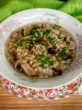 Zuppa di orzo perlato e funghi misti