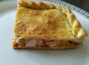 Una foto de Torta de pollo y zapallitos 😋