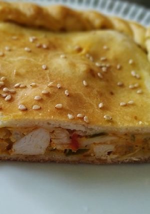 Una foto de Torta de pollo y zapallitos 😋