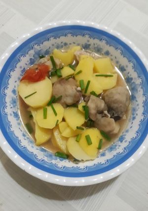 Hình của món Canh khoai tây hầm nấm rơm.