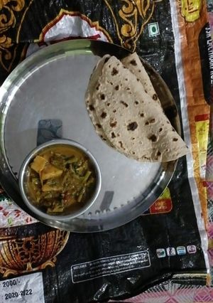 बीन्स आलू (beans aloo recipe in Hindi) रेसिपी मुख्य फोटो