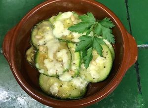 Una foto de Calabacitas con piñones