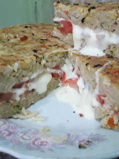 Una foto de Tortilla de fideos rellena