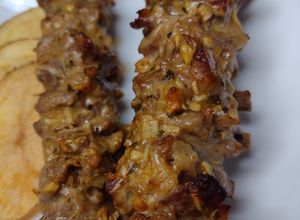 Una foto de Pinchos de carne a la mostaza