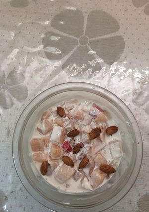 A picture of Chilled mixed fruit cream.