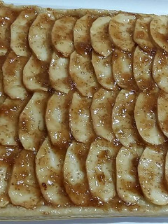 Una foto de Tarta de🍎manzana🍏 crema y mermelada de higos
