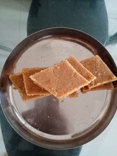 સુખડી(Sukhdi Recipe in Gujarati) રેસીપી મુખ્ય ફોટો