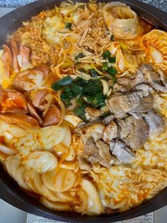 Hình của món Rabokki hàn quốc.