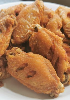 รูปของ ปีกไก่ทอดเกลือคลุกน้ำปลา