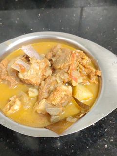 மட்டன் உருளை கிழங்கு குழம்பு (Mutton urulai kilanku kulambu recipe in tamil) செய்முறை முக்கிய புகைப்படம்