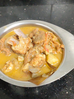 மட்டன் உருளை கிழங்கு குழம்பு (Mutton urulai kilanku kulambu recipe in tamil) செய்முறை முக்கிய புகைப்படம்