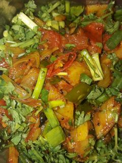 आलू हरे प्याज़ की सब्जी (Aloo Hare Pyaz ki sabzi recipe in hindi) रेसिपी मुख्य फोटो