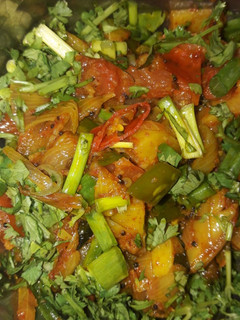 आलू हरे प्याज़ की सब्जी (Aloo Hare Pyaz ki sabzi recipe in hindi) रेसिपी मुख्य फोटो