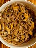 Beef Stir Fry with Shiitake Mushrooms and Onions 🧅