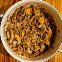 A picture of Beef Stir Fry with Shiitake Mushrooms and Onions 🧅.