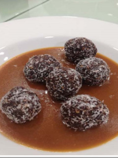 Una foto de Trufas de copos de avena y coco