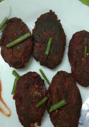 A picture of Home Made Beet Root Cutlet.