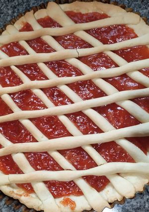 Una foto de Pasta frola de membrillo 🥧🧁🤗