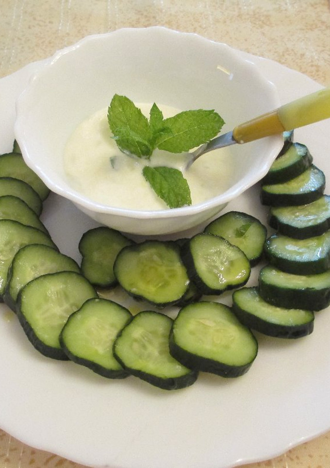 Una foto de Pepinos frescos con salsa tzatziki - fácil