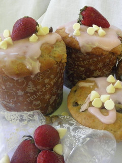 Una foto de Pan dulce navideño de frutillas (fresas)