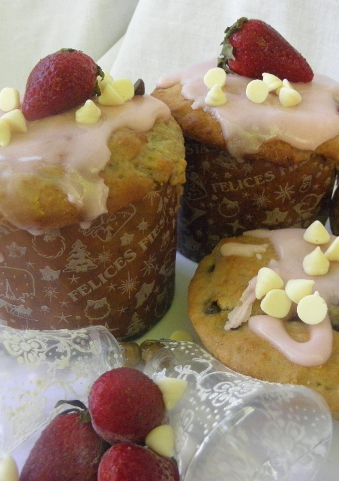 Una foto de Pan dulce navideño de frutillas (fresas)