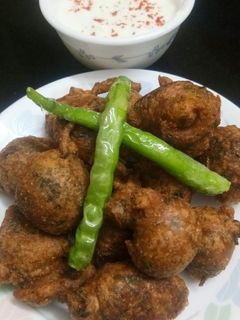 મેથી ના ગોટા(methi na gota recipe in gujarati) રેસીપી મુખ્ય ફોટો
