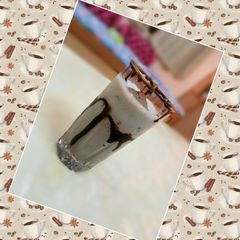A picture of Oreo ice-cream shake.