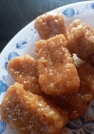 A picture of Coconut Jaggery Burfi.