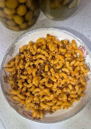 صورة لوصفة معكرونة باللحم والصلصة الحمراء