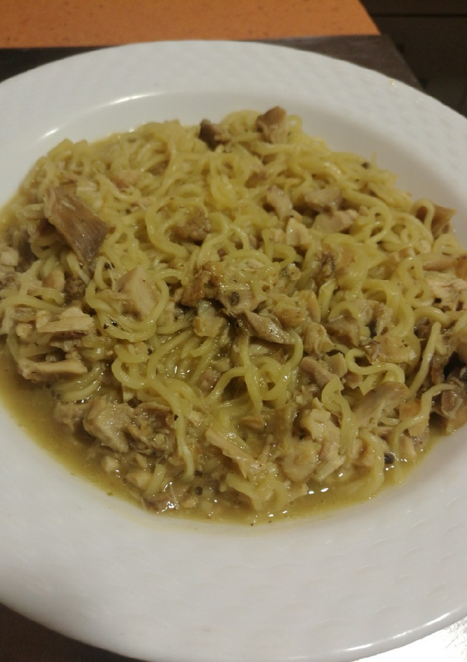 Una foto de Sobras de pollo en salsa